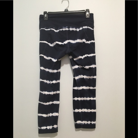 Athleta Salutation Tie Dye Cropped Legging LO. - Picture 12 of 12